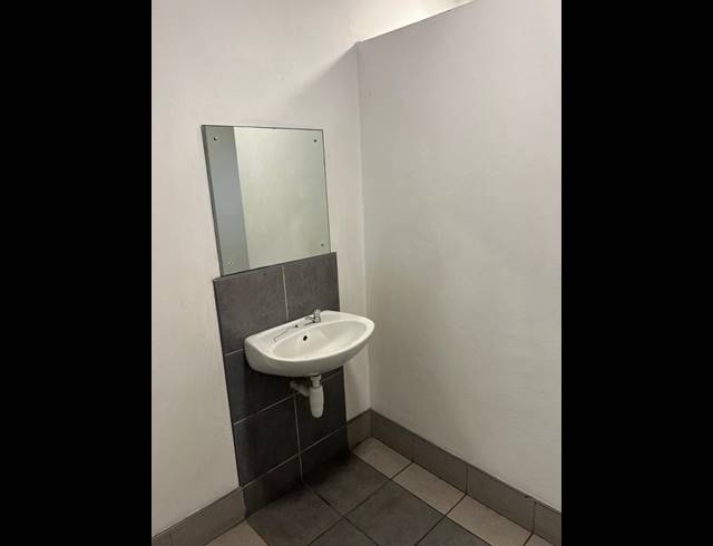 Business property to rent in CORNUBIA